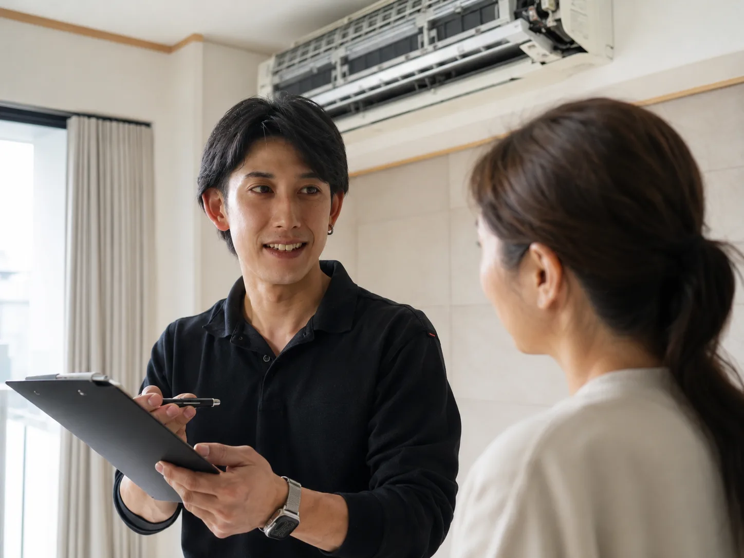通常分解洗浄の作業内容を報告書で説明するClear Link代表の草場優
